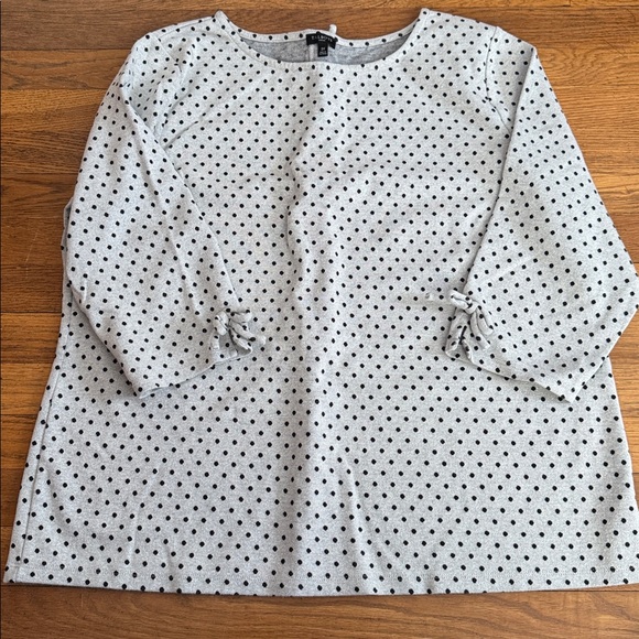 Talbots Tops - 🩶 Talbots Woman top with silver metallic background & black polka dots. Size 2X.